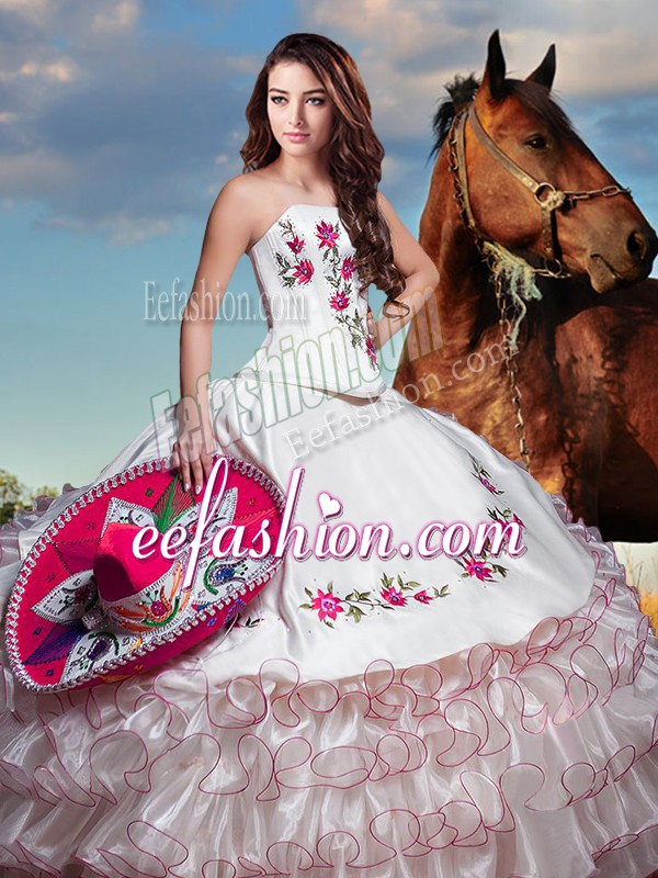  Ball Gowns Sweet 16 Quinceanera Dress White Strapless Taffeta Sleeveless Floor Length Lace Up