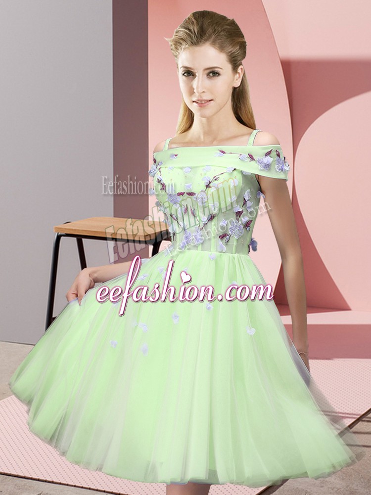 Romantic Knee Length Lace Up Quinceanera Dama Dress Yellow Green for Wedding Party with Appliques