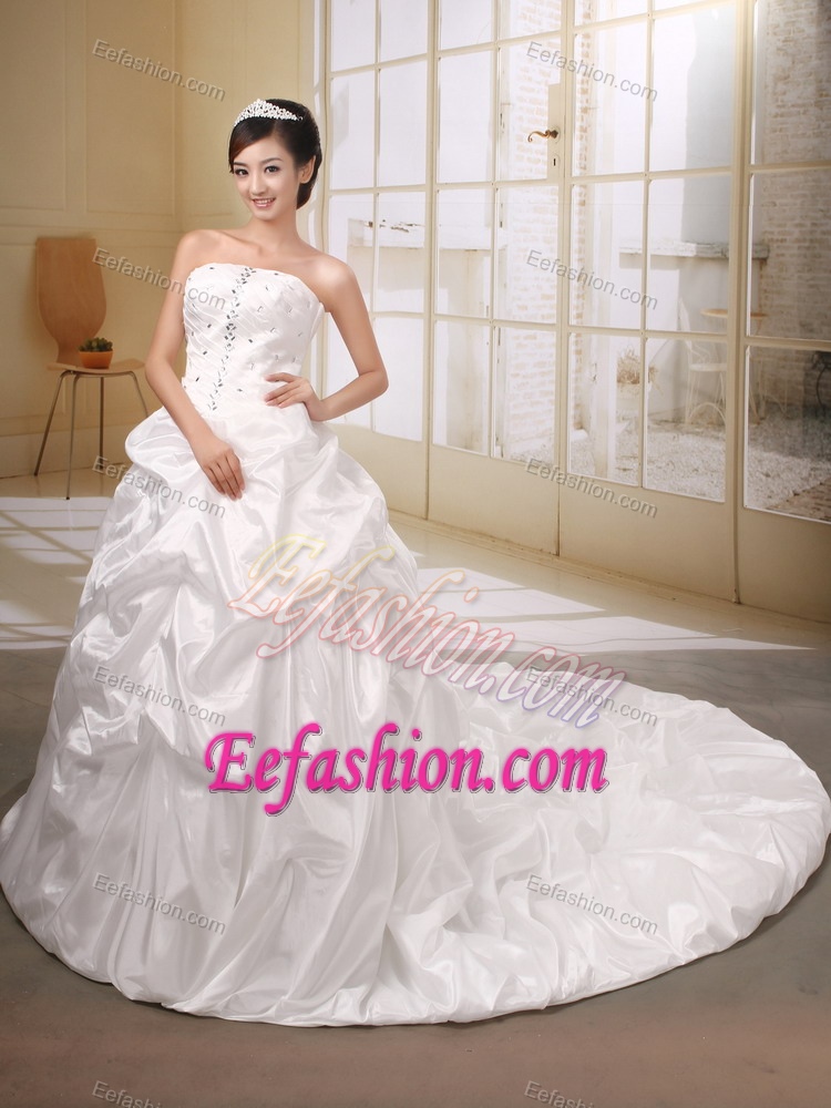Popular Beading Decorated Bodice White Bridal Gowns with Chapel Train