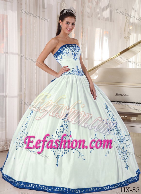 Recommended Satin Lace-up Quinceanera Dresses in White with Blue Embroidery