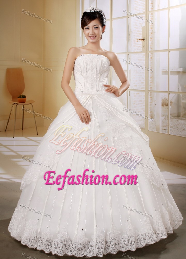 Impressive Plus Size Lace-up Long Beaded Bridal Gown with Appliques
