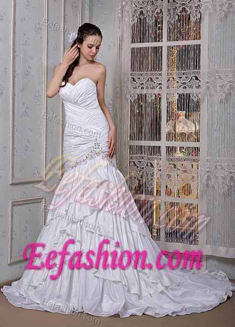 Sweetheart Brush Train Low Price Wedding Dress with Appliques