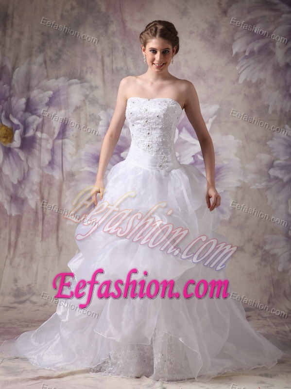 Popular Strapless Chapel Train Organza Wedding Bridal Gown with Appliques