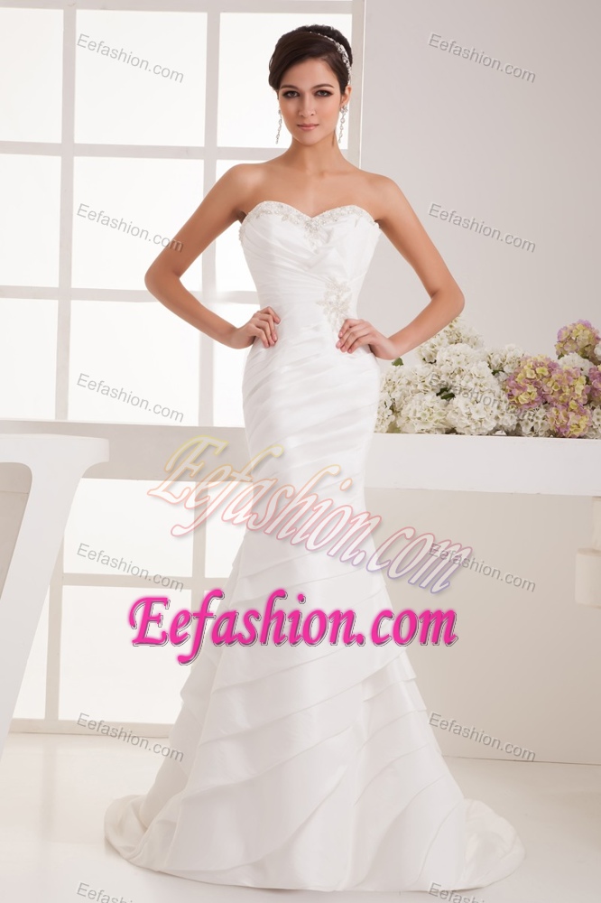 2015 Beautiful Sweetheart Appliqued Wedding Dress with Beading and Ruching