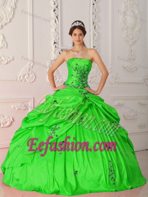 Stunning Green Ball Gown Strapless Quinceanera Gowns in with Appliques