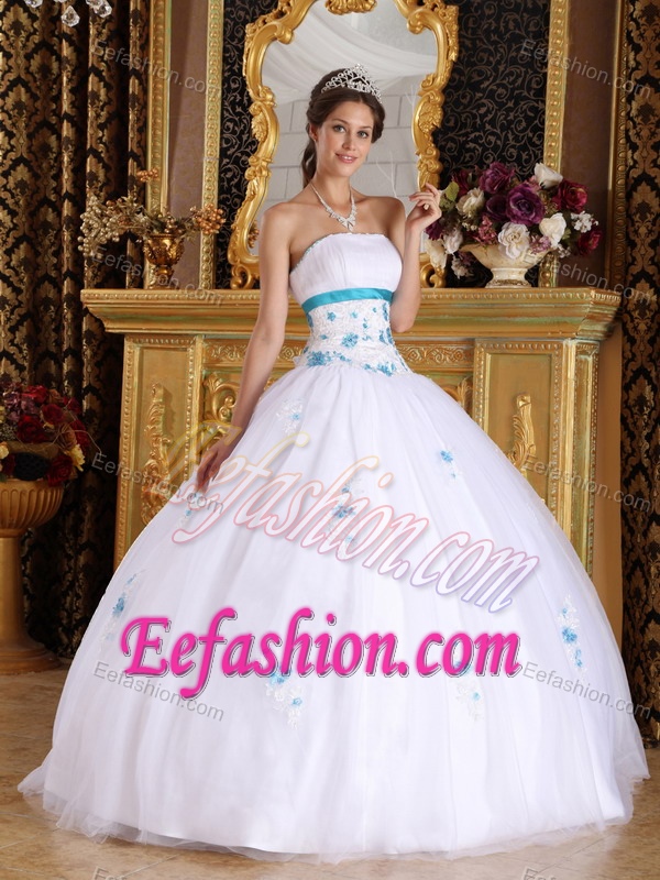 Amazing Strapless Quinceaneras Dresses and Tulle with Appliques in White