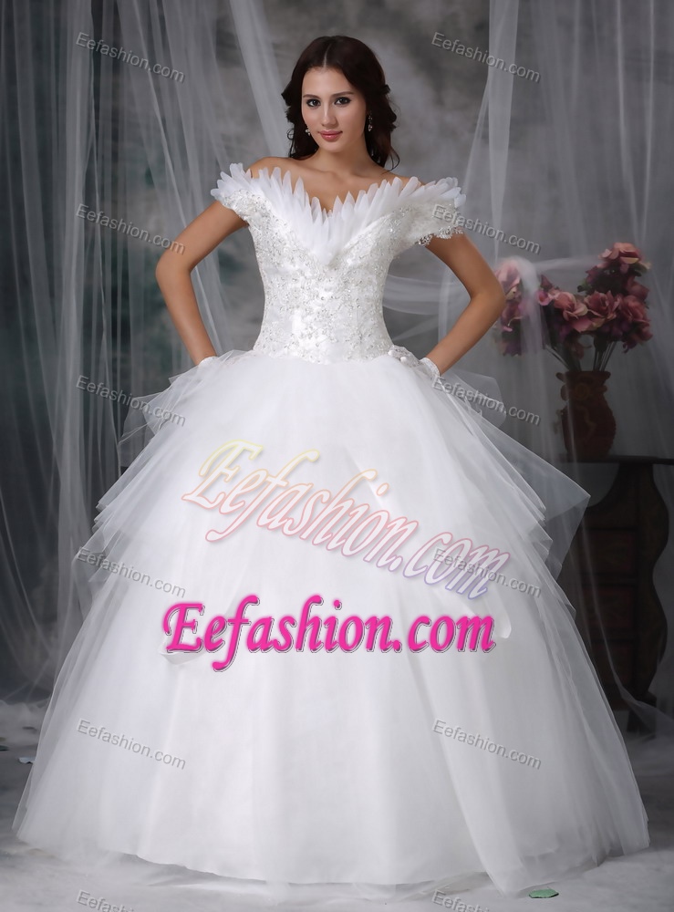 Perfect Ball Gown off the Shoulder Tulle Appliques Decorated Wedding Dress