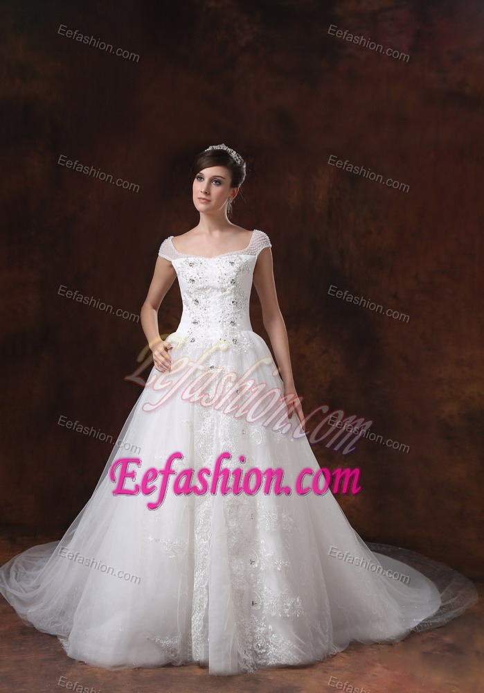 Clearance Cap Sleeves Church Wedding Dress with Appliques in Lace and Tulle