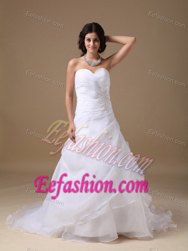 Sweetheart Ruching Church Wedding Dress with Appliques and Ruffles for Fall