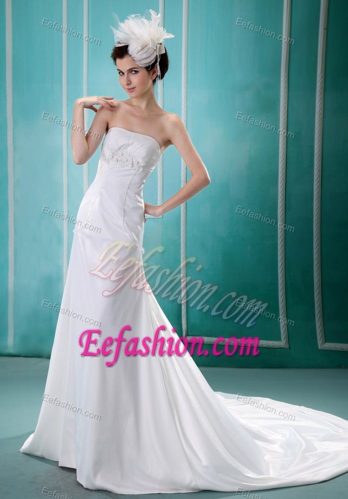 Inexpensive Strapless Chiffon Appliqued Dress for Wedding with Court Train