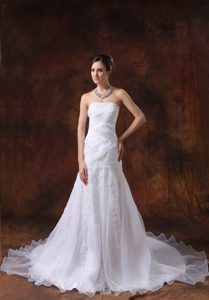 White Strapless Embroidery Wedding Dress Made in Organza Best for Girls
