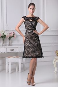 New Scoop Straps Knee-length Black Lace Mother of Bride Dress with Cutout