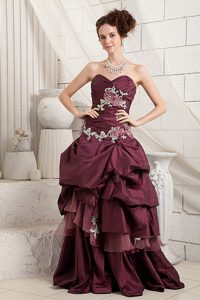 Sexy Burgundy A-line Sweetheart Prom Dresses with Appliques and Brush Train