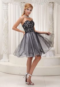 Sweetheart Knee-length Black and White Celebrity Dress with Beading for Less