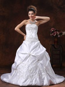 Svelte Satin Dresses for Wedding with Embroidery Decorated Bodice and Pick-ups