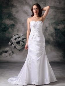 High Quality Sweetheart Brush Train Satin Wedding Reception Dress with Applique