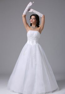 A-line Shimmering Wedding Reception Dresses with Appliques Decorated Waist