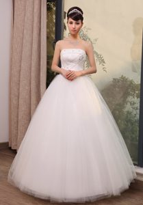 Fabulous Strapless Zipper-up White Tulle Dresses for Wedding in Floor-length