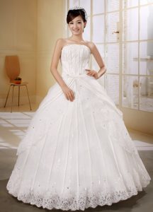 Impressive Plus Size Lace-up Long Beaded Bridal Gown with Appliques