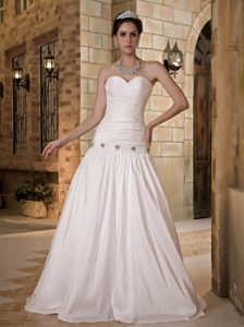 Luxurious A-line Sweetheart Long Bridal Gowns with Beading