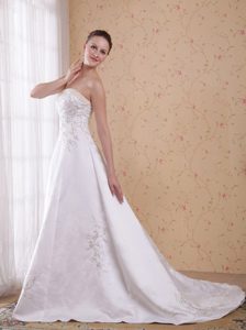 2013 Magnificent White A-line Count Train Embroidered Dress for Wedding