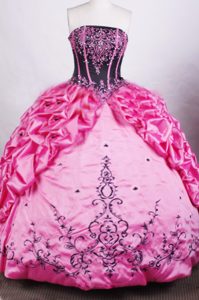 Tasty Rose Pink and Black Strapless Quinceanera Gowns with Pick-ups to Floor
