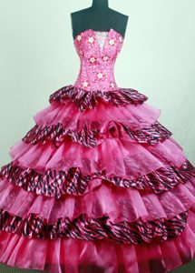 Perfect Hot pink Quinceanera Dresses with Beading and Appliques in Taffeta
