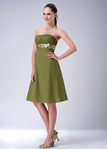 Olive Green Ruched Strapless Knee-length Chiffon Dama Dresses for Cheap