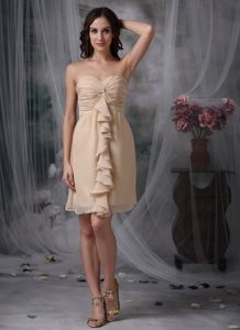 New Champagne Sweetheart Knee-length Flounced Dama Dress with Ruching