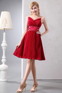 Wine Red Sweetheart Knee-length Special Fabric Dama Dresses with Beading