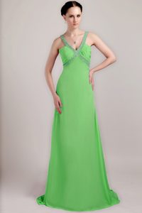 V-neck Brush Train Chiffon Junior Prom with Beads and Ruches in Spring Green