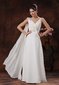 Hot White V-neck Chiffon Beaded Prom Gowns with Watteau Train and Bow
