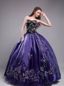 Dark Purple and Black Sweetheart Quinceanera Gown Dress with Embroidery
