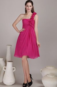 One Shoulder Hot Pink Bridesmaid Dresses for Wedding with Handle Flowers