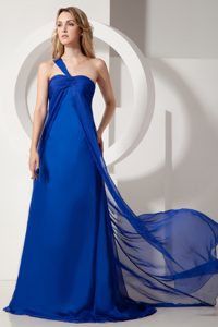 Glitz Ruching Royal Blue Dresses for Bridesmaid with One Shoulder