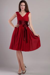 Sweet Chiffon V-neck Knee-length Maid of Honor Dress in Wine Red with Sash