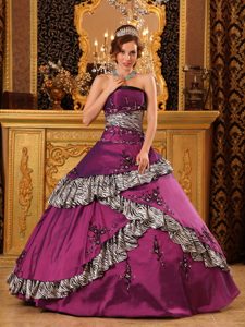 Beautiful Strapless Quinceanera Dresses with Embroidery Decorated
