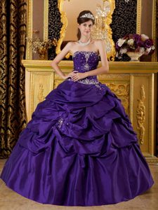 Informal Purple Ball Gown Strapless Quinceanera Dresses in with Appliques