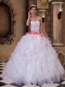 Flirty White Strapless Embroidery Quinceaneras Dresses to Long in Organza