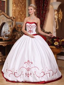 Important White Ball Gown Strapless Quinces Dresses with Lace-up Back