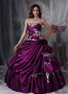 2015 Dark Purple Strapless Drapped Quinceanera Dress with Appliques