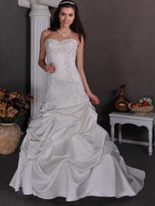 Beauty Sweetheart Appliqued Outdoor Wedding Dress in with Pick-ups
