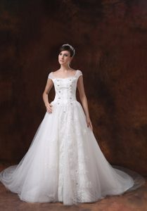 Clearance Cap Sleeves Church Wedding Dress with Appliques in Lace and Tulle