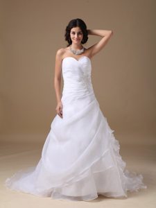 Sweetheart Ruching Church Wedding Dress with Appliques and Ruffles for Fall