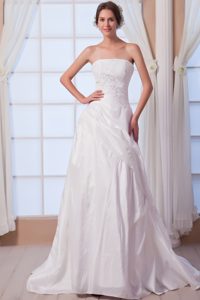 Beautiful Strapless Chiffon Appliqued White Wedding Dress with Court Train