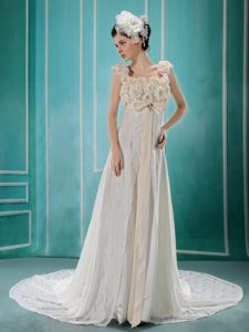 White Flowers Decorate Discount Wedding Dresses with Beading and Lace